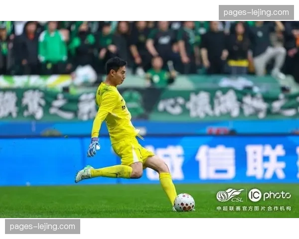 陈晋一任意球世界波破门 申花年轻中场展现定位球功底